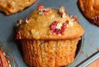 Moist Banana Pecan Muffins with Cinnamon Streusel