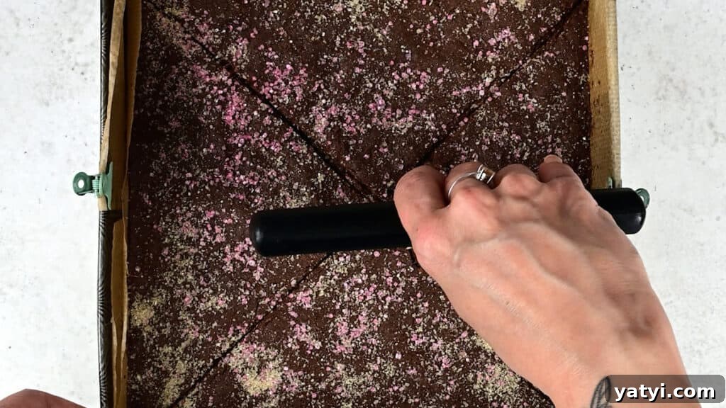 slicing chocolate crunch