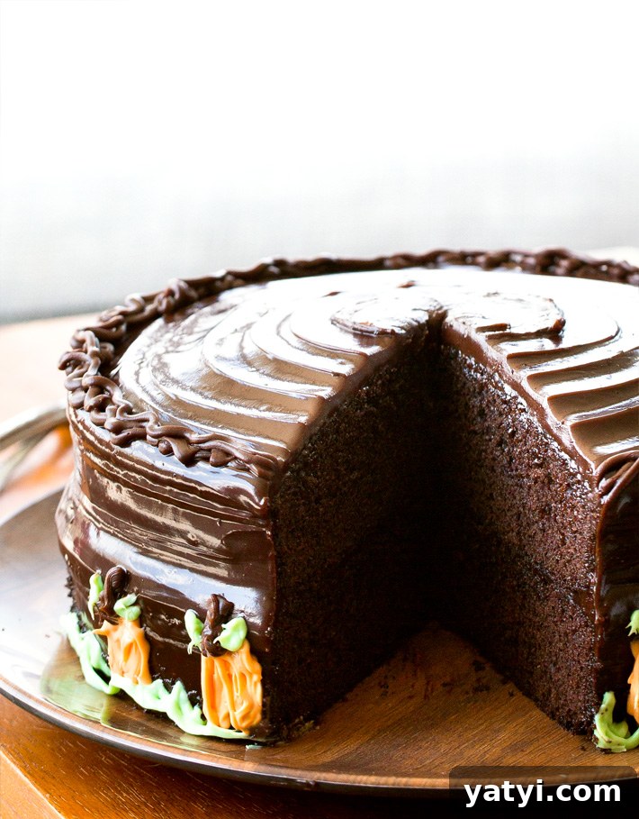 Frosted Pumpkin Chocolate Cake (Vegan) Frosted Pumpkin Chocolate Cake (Vegan)