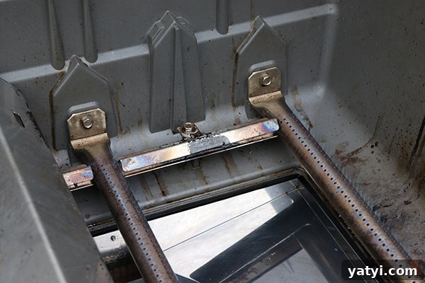 Napoleon Rogue Grill Review: Features, Performance, and Buying Guide 3 Napoleon Rogue Grill jet fire systems