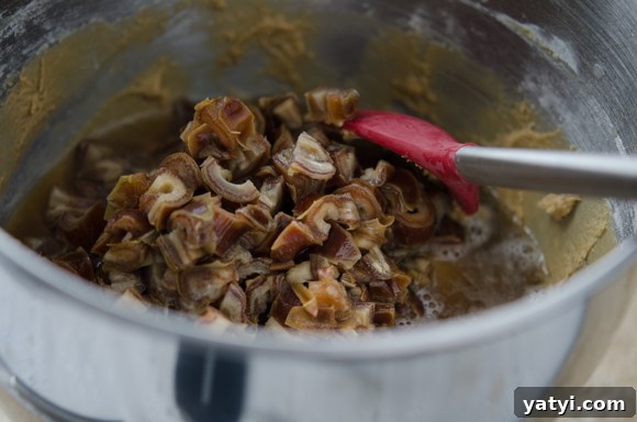 Sticky Date Pudding Cake Recipe with Toffee Sauce 10 tutorial-11