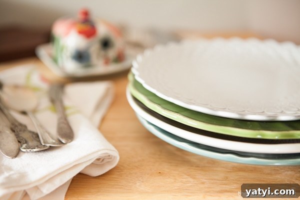 Entertaining Tip: Plates for your guest don't have to match and it makes your table even more colorful Entertaining Tips